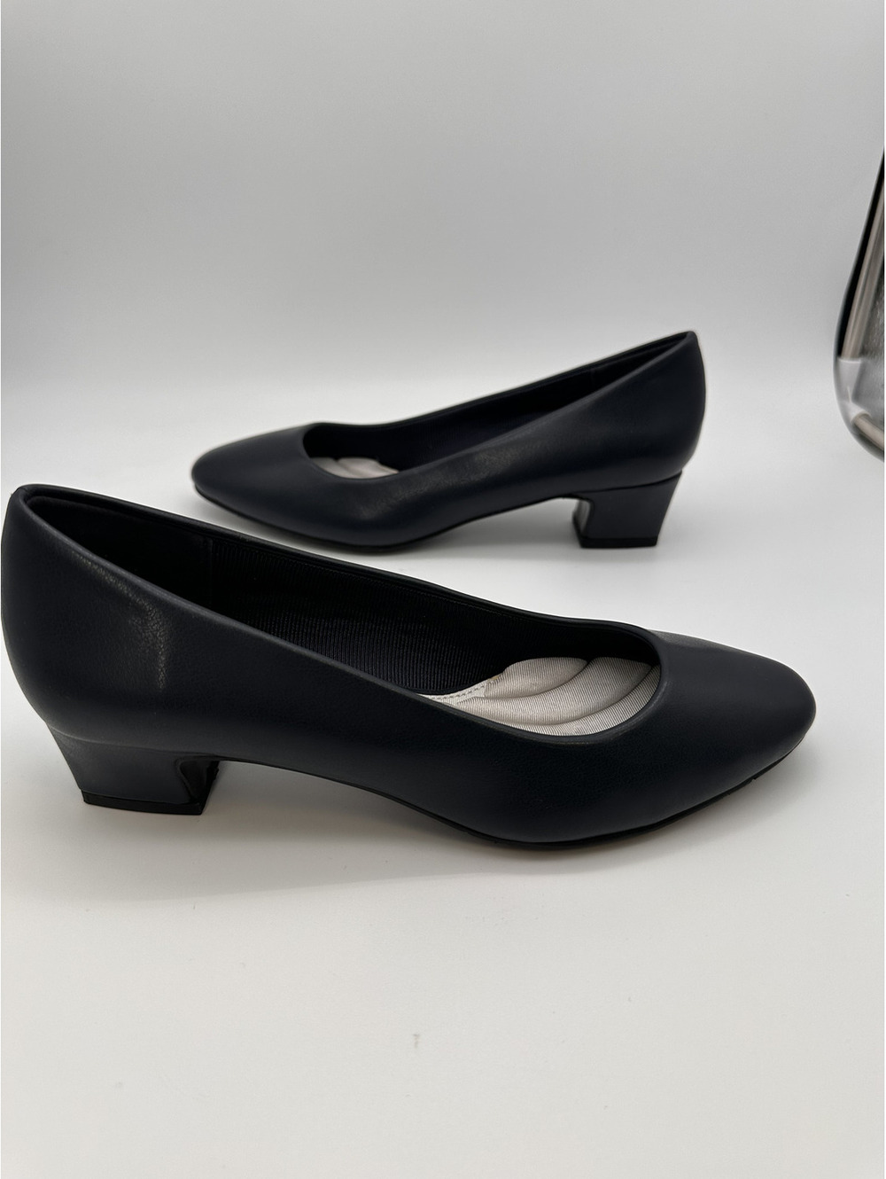 Easy Street Women's Navy Prim Low Heel Pumps Size 8.5 M